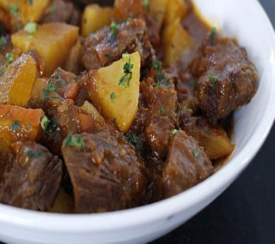 Carne de panela com cenoura e abóbora com bacon artesanal